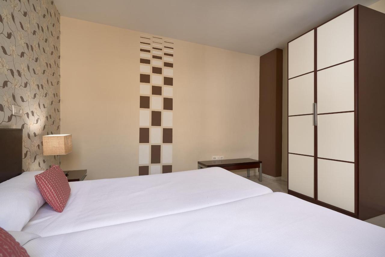 Apartamentos Las Cruces Sevilla Buitenkant foto